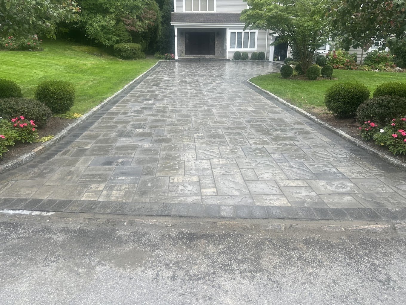 paver vs concrete for driveway